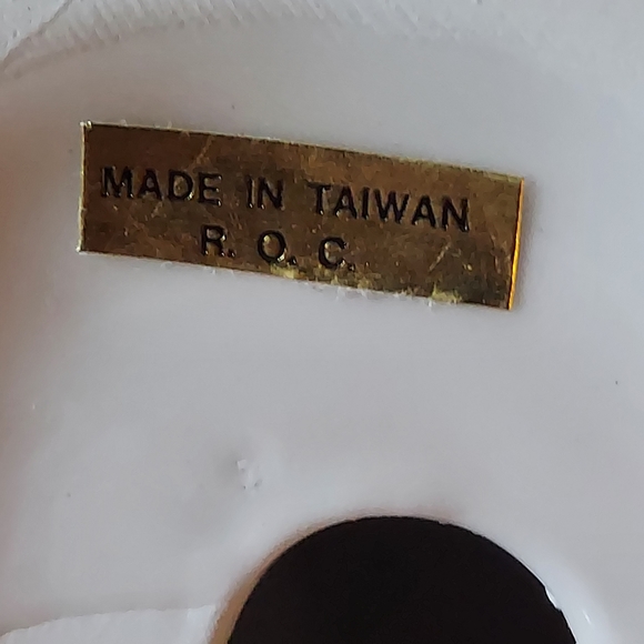 Vintage Santa & Mrs. Claus Salt & Peppers - Picture 12 of 12